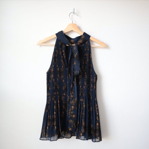 1. State Accordion Pleat Halter Top | S - Picture 8 of 8